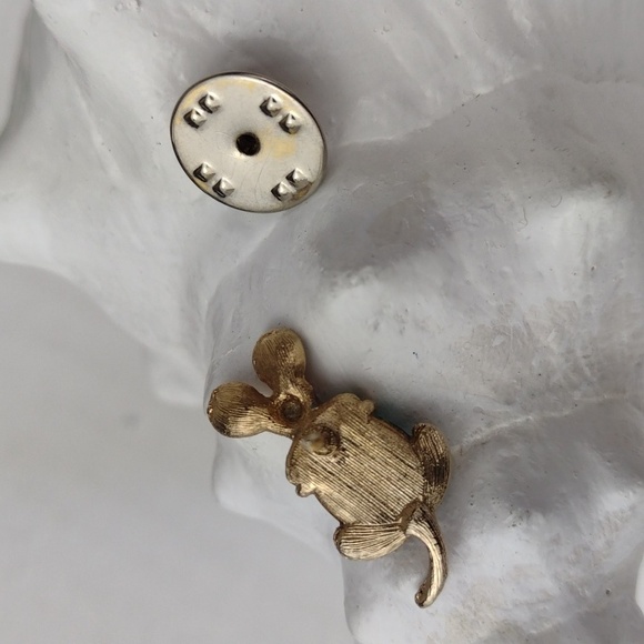 Super Tiny Emerald Green Belly & Ruby Red Eyes Adorable Mouse Pin - Picture 5 of 7